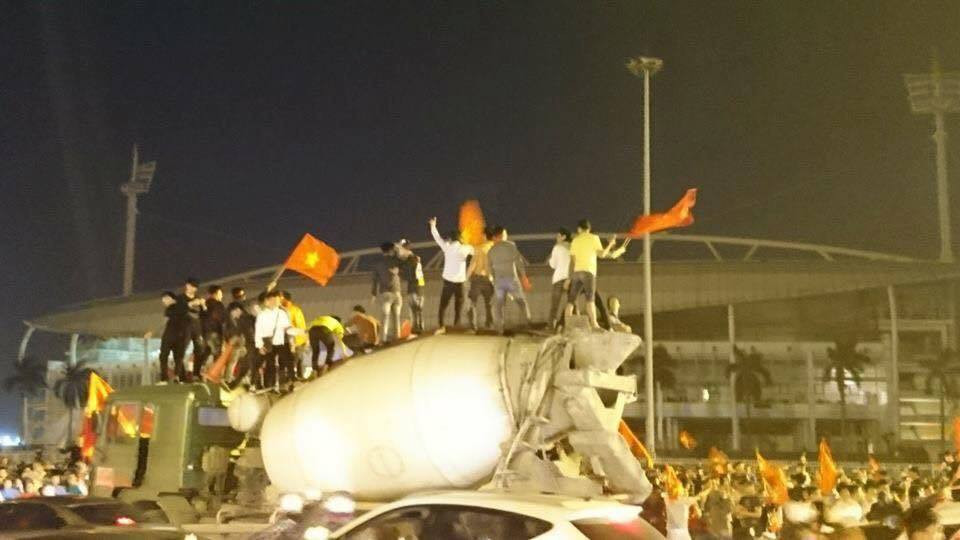 27294625_880695402107633_549978868_n 24