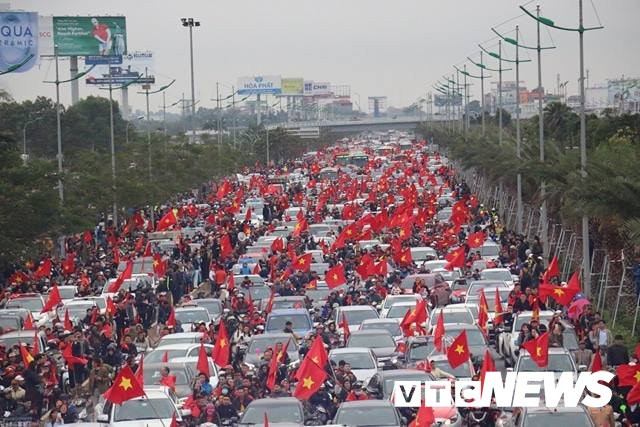 27399570_1439978559457756_1387200106_n 8