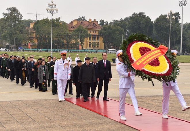 Lanh dao Dang, Nha nuoc vao lang vieng Chu tich Ho Chi Minh hinh anh 1