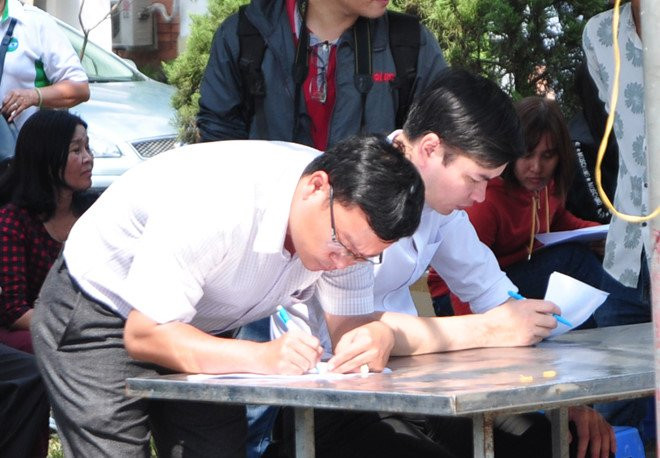 Cong nhan bi no luong dung kin cong cong ty cho nhan tien ho tro Tet hinh anh 3