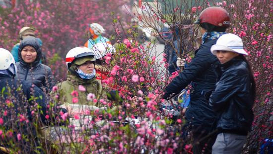 khong-khi-lanh-manh-tran-ve-chieu-toi-nay-mien-bac-ret-tro-lai-kem-mua-phun-1-1518224919-833-width550height310