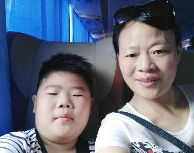 Nam sinh mac ung thu lam bai thi tren giuong benh hinh anh 3