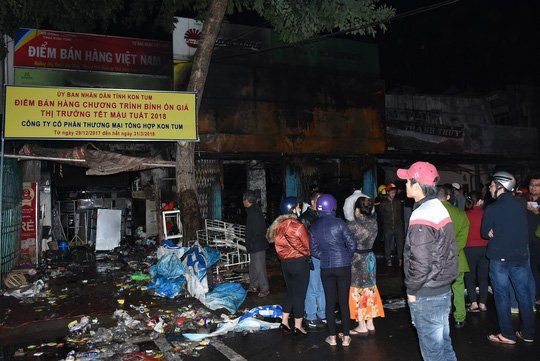 Cả nhà đi ăn tất niên, bà hỏa thiêu rụi cửa hàng đồ điện - Ảnh 2.