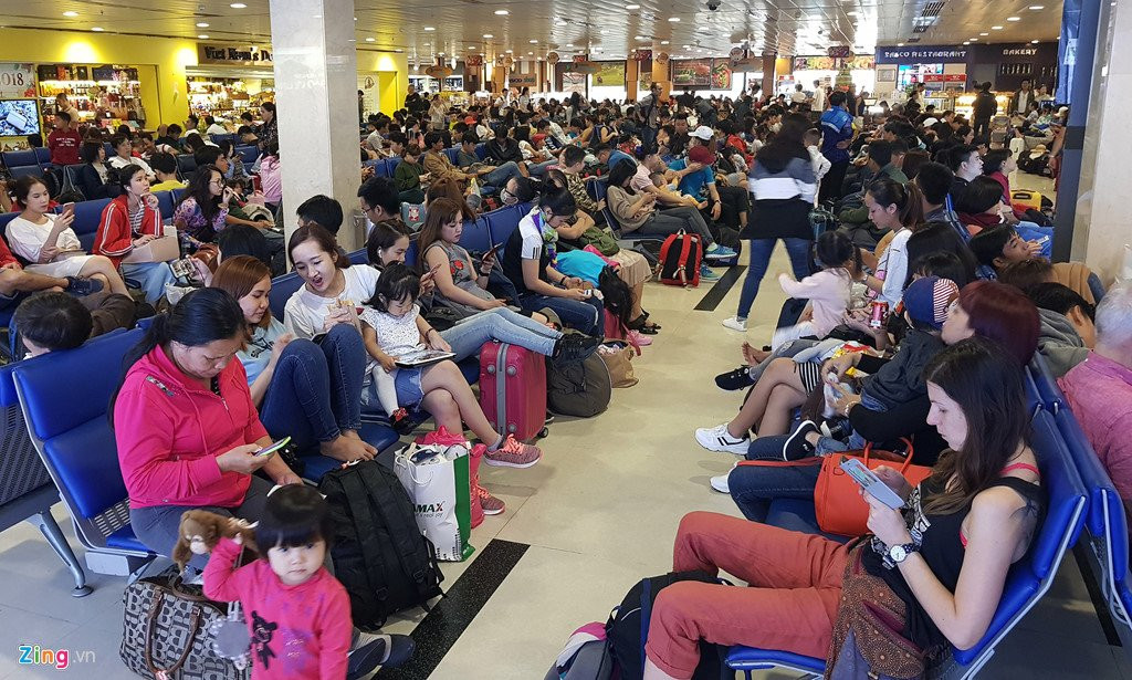 Canh dong duc o san bay Tan Son Nhat ngay cuoi nam hinh anh 12