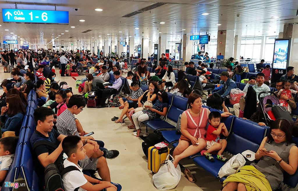 Canh dong duc o san bay Tan Son Nhat ngay cuoi nam hinh anh 13