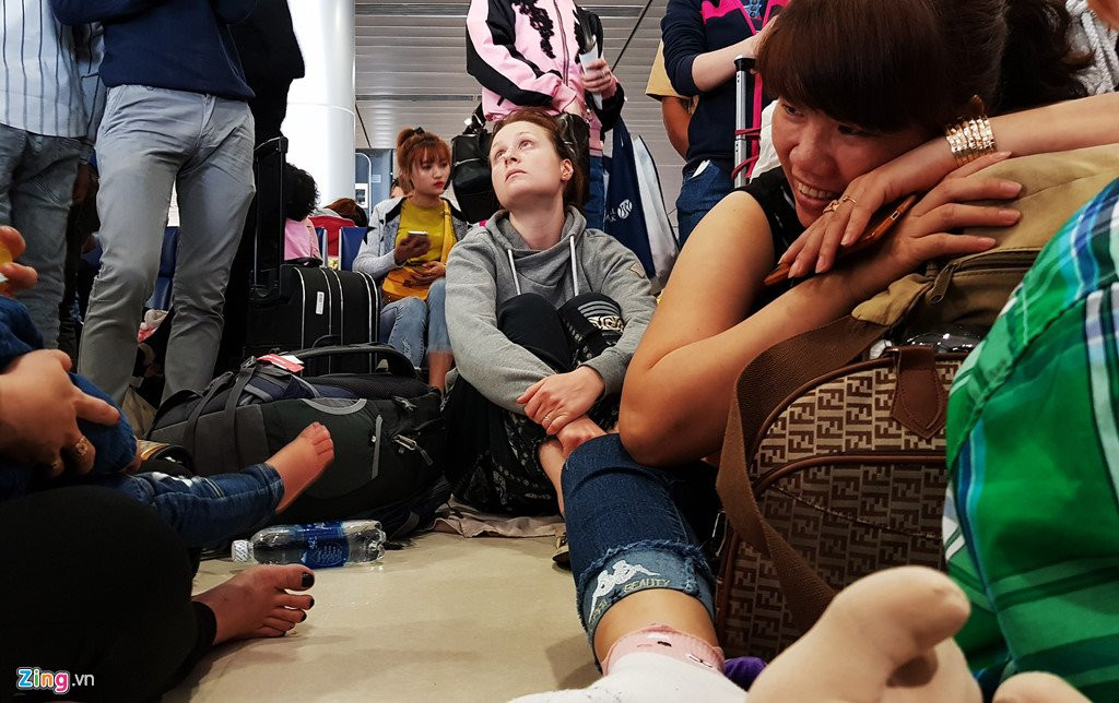 Canh dong duc o san bay Tan Son Nhat ngay cuoi nam hinh anh 19