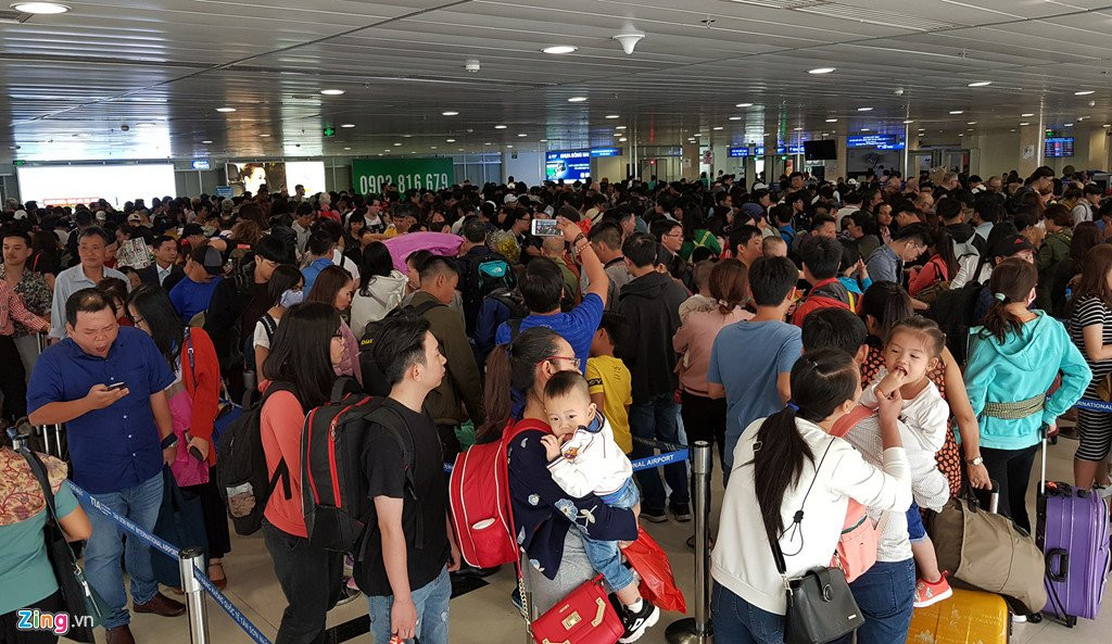 Canh dong duc o san bay Tan Son Nhat ngay cuoi nam hinh anh 5