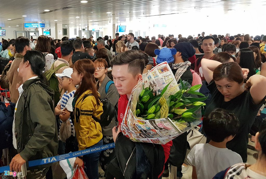 Canh dong duc o san bay Tan Son Nhat ngay cuoi nam hinh anh 9