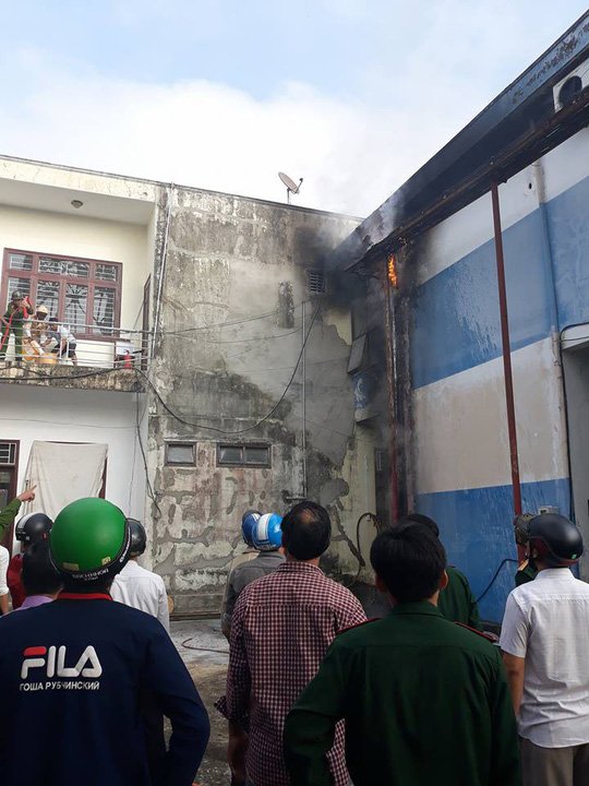 Cháy trung tâm viễn thông, mạng 3 huyện thất thủ - Ảnh 1.