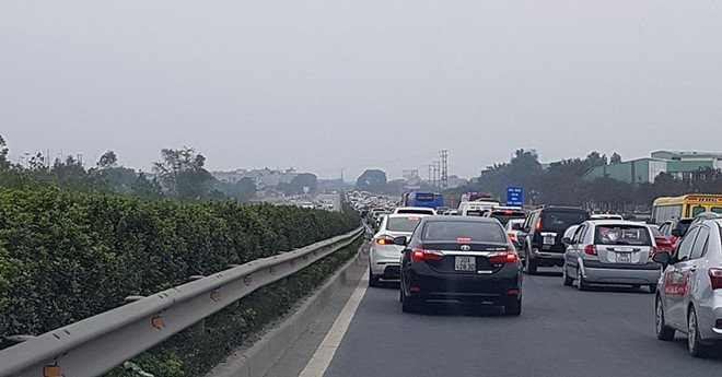 Tai xe 'to' BOT Phap Van - Cau Gie un tac nhung khong xa tram hinh anh 1