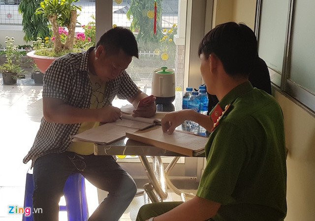 Tai xe dung xe qua 5 phut tai tram BOT bi xu phat hinh anh 2