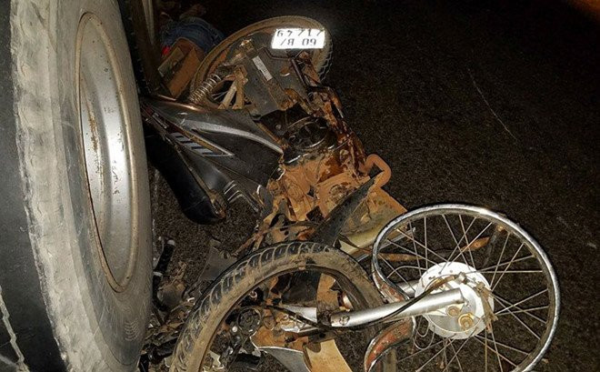 3 thanh nien tu vong, 2 nguoi nguy kich sau vu 3 xe may tong nhau hinh anh 2