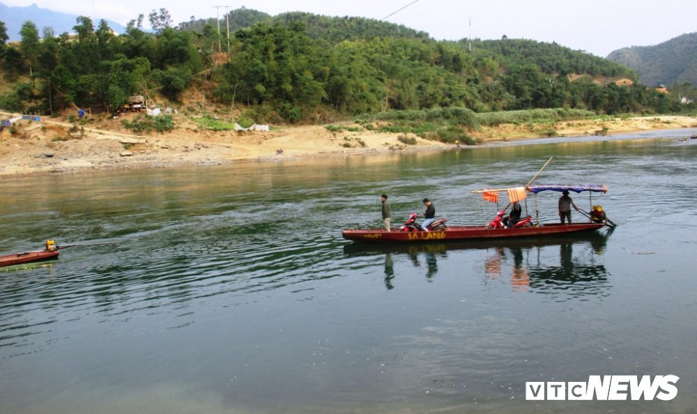 A2 vuot song vao Sa Lang