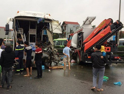 tai_nan_xe_khach_tong_xe_cuu_hoa_vuwz