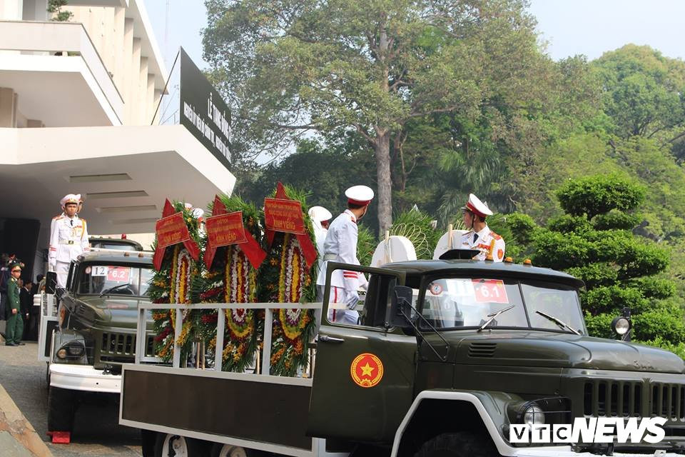 29134128_1605757442878789_536398026_n 12