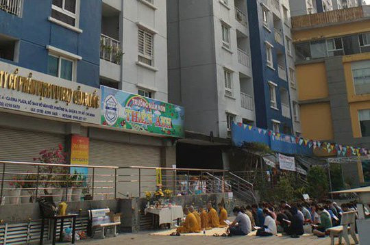 Đau lòng cầu siêu cho 13 nạn nhân thiệt mạng chung cư Carina - Ảnh 1.