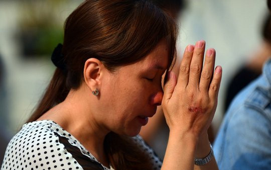 Đau lòng cầu siêu cho 13 nạn nhân thiệt mạng chung cư Carina - Ảnh 10.