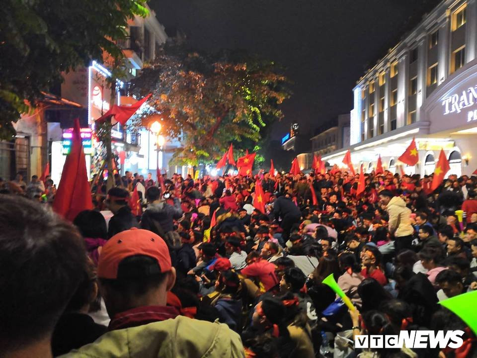 48319989_2318679125031152_1702763393934426112_n