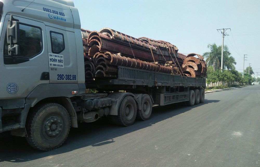 'Ác mộng' của tài xế container: Dừng đèn đỏ cũng tranh thủ ngủ bù