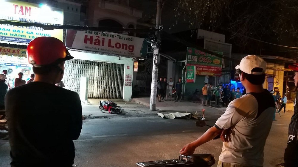 Xe container đâm chết người rồi tháo chạy ở Sài Gòn