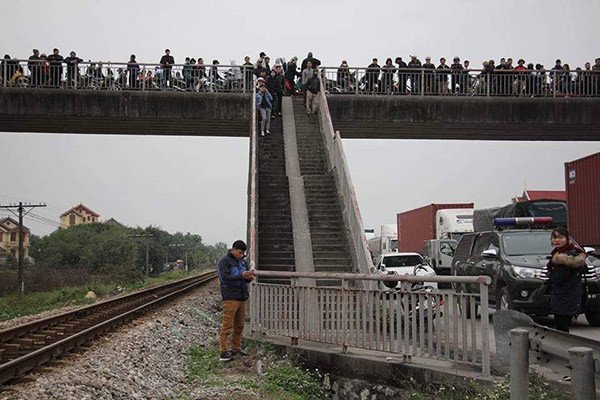 Từ tai nạn 8 người chết: Không có đường gom do thiếu tiền