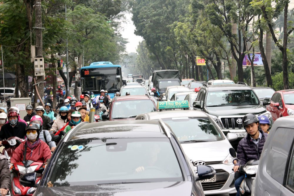 Hà Nội: 8 'điểm đen' ùn tắc mới, giáp Tết chớ dại đi qua