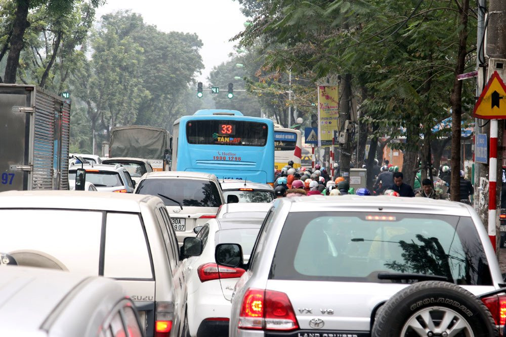 Hà Nội: 8 'điểm đen' ùn tắc mới, giáp Tết chớ dại đi qua