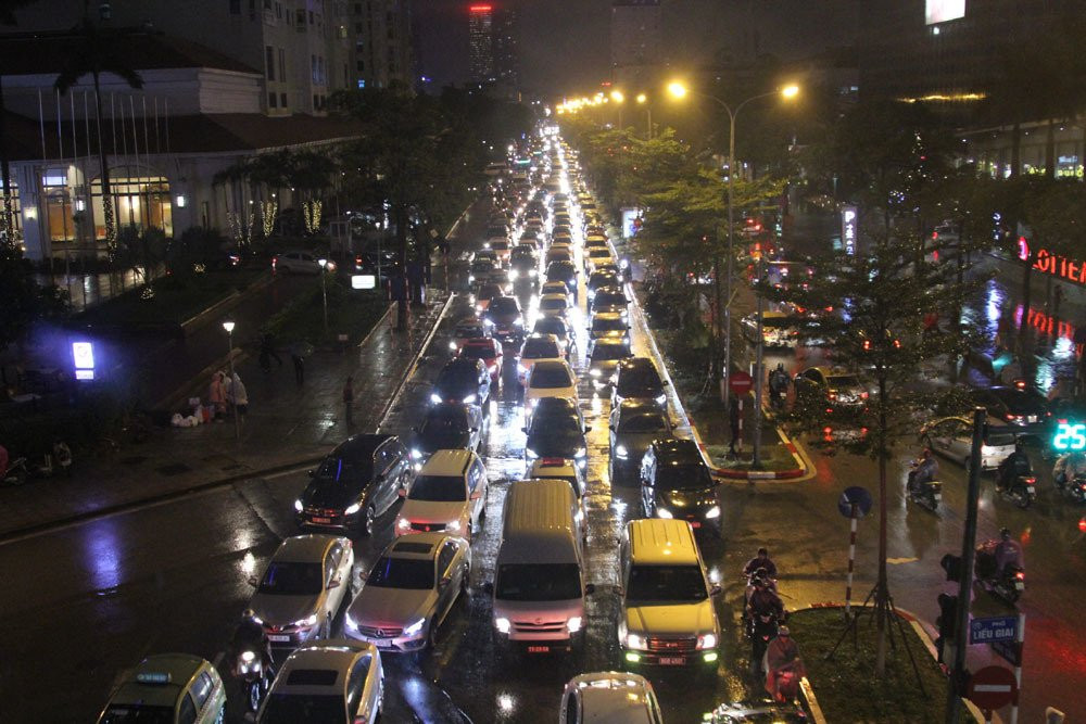 Hà Nội: 8 'điểm đen' ùn tắc mới, giáp Tết chớ dại đi qua