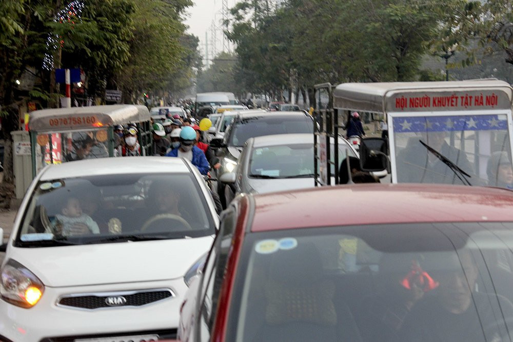 Hà Nội: 8 'điểm đen' ùn tắc mới, giáp Tết chớ dại đi qua