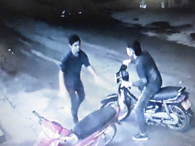 Nghi can cứa cổ tài xế ở Mỹ Đình để lại dao, dép trên taxi