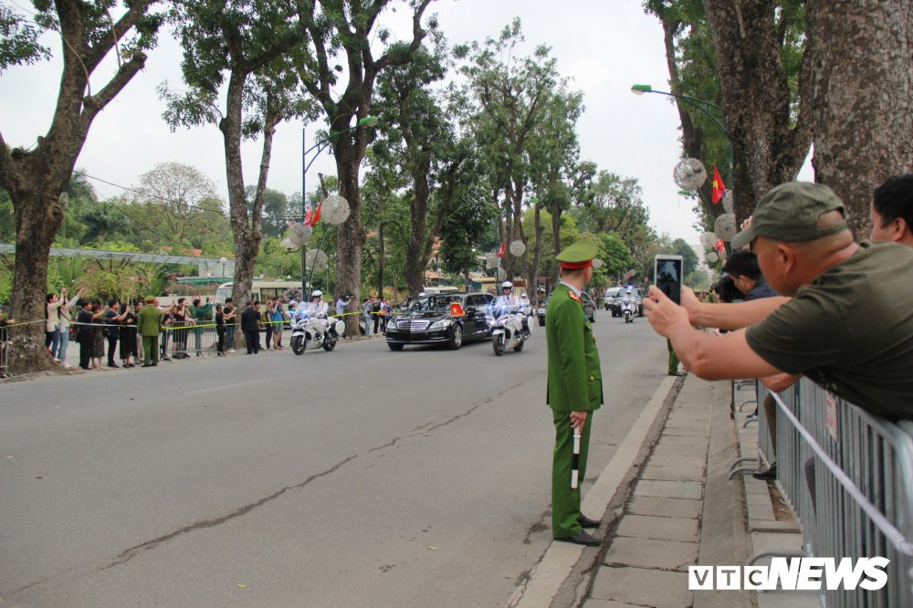 eee443f448ebaab5f3fa 27