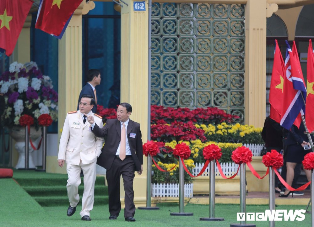 5d29a334e62d04735d3c 3