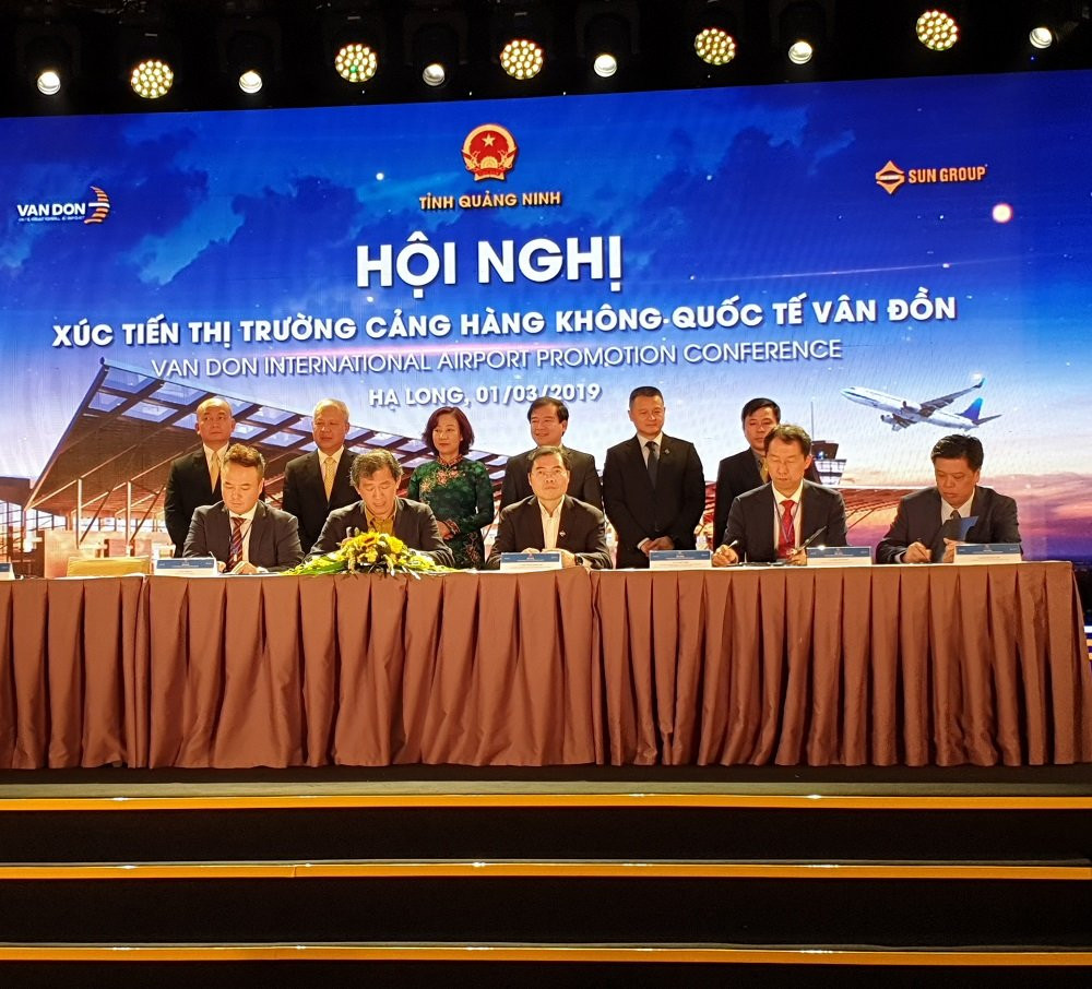 Lễ ký kết biên bản ghi nhớ giữa Cảng HKQT Vân Đồn với các hãng hàng không và những đơn vị lữ hành