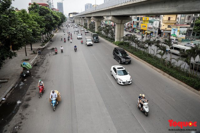 Giao thông Hà Nội giảm nhiệt ngày đầu tiên của kỳ nghỉ lễ Giỗ tổ Hùng Vương - Ảnh 7.
