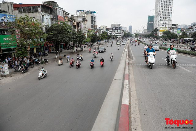 Giao thông Hà Nội giảm nhiệt ngày đầu tiên của kỳ nghỉ lễ Giỗ tổ Hùng Vương - Ảnh 8.