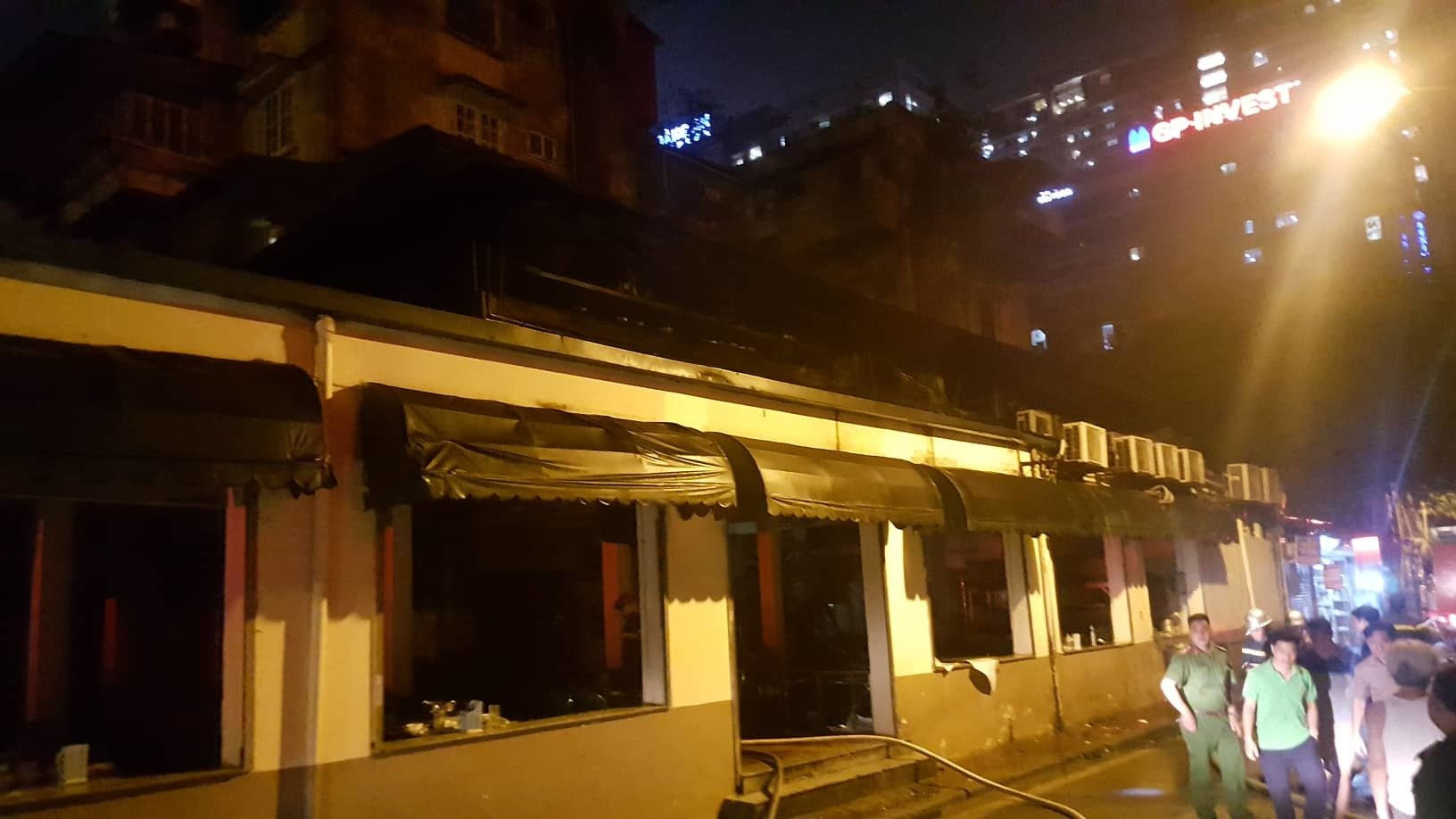 Hà Nội: Cháy quán bia hơi Hải Xồm, khách bỏ chạy tán loạn