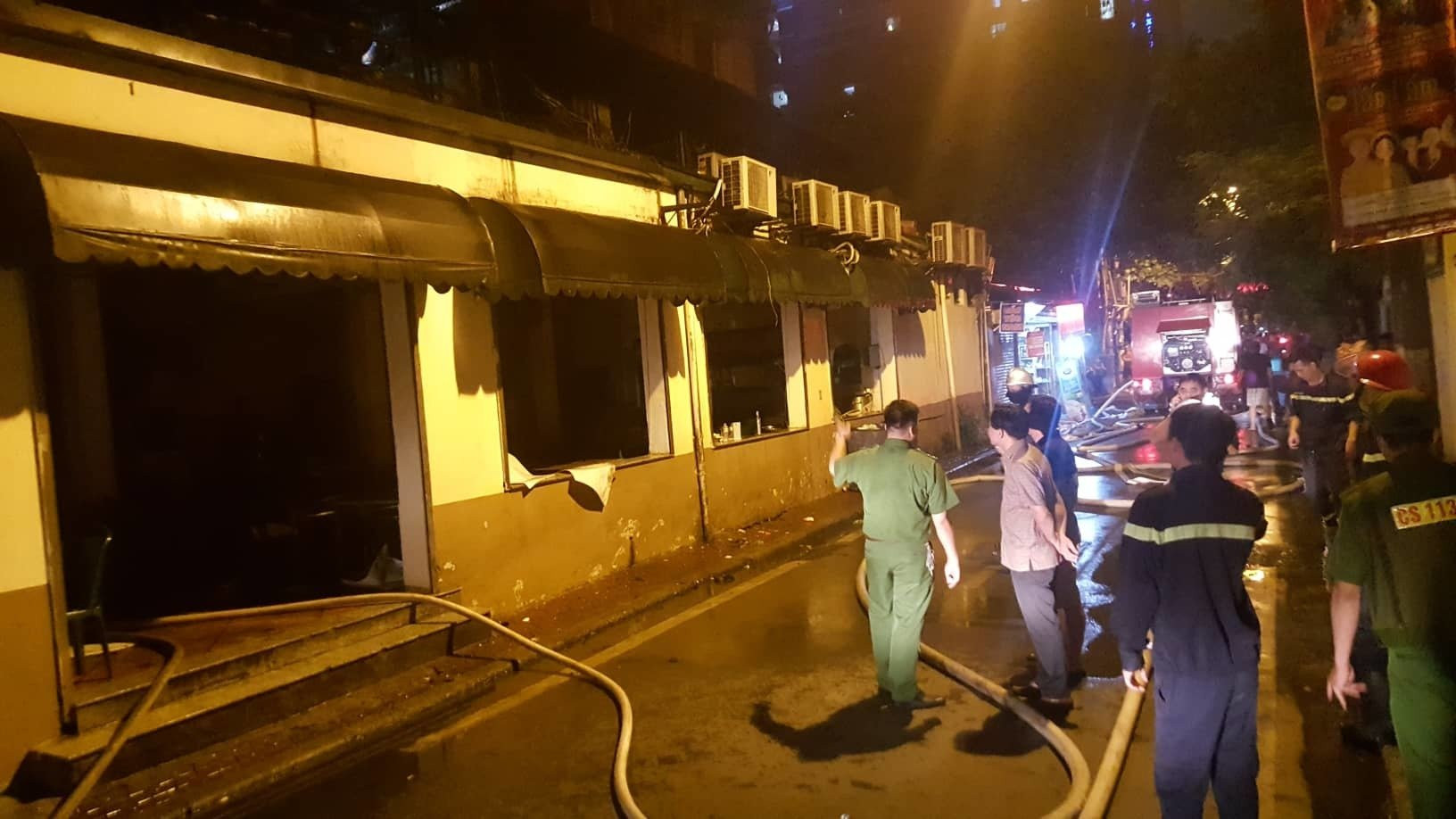 Hà Nội: Cháy quán bia hơi Hải Xồm, khách bỏ chạy tán loạn