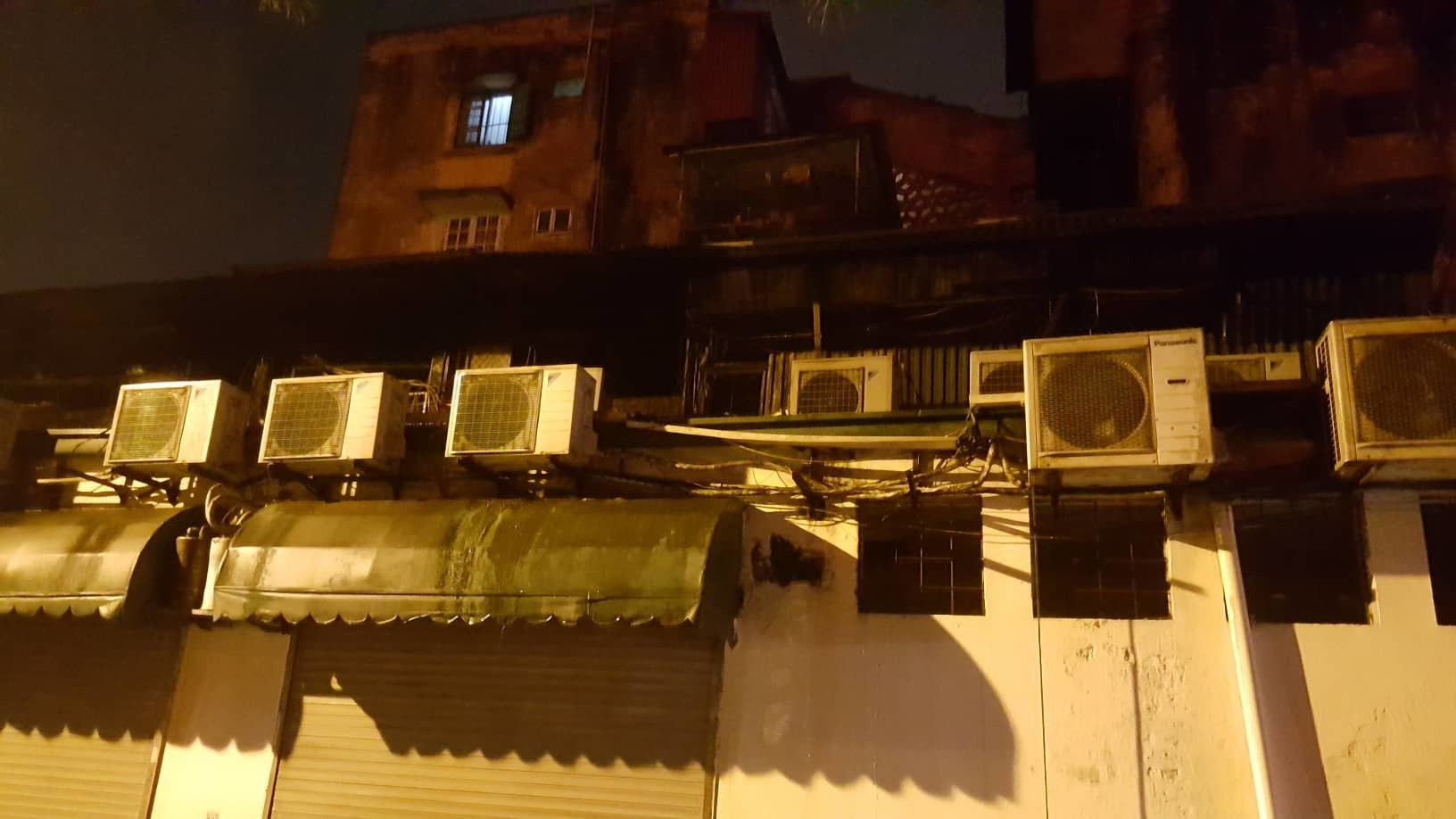 Hà Nội: Cháy quán bia hơi Hải Xồm, khách bỏ chạy tán loạn