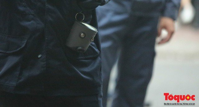 Hà Nội: Cháy khách sạn trên phố cổ, gần 30 người được đưa ra khỏi đám cháy - Ảnh 8.