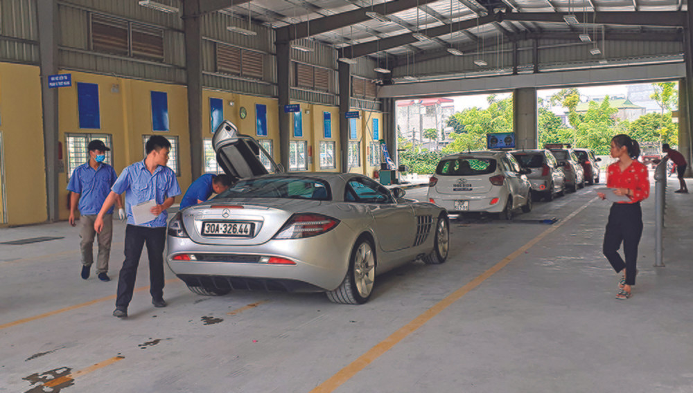 phuong-tien-noi-duoi-nhau-vao-kiem-dinh-tai-trung-tam-dang-kiem-29-17d-1564315212-width1000height568