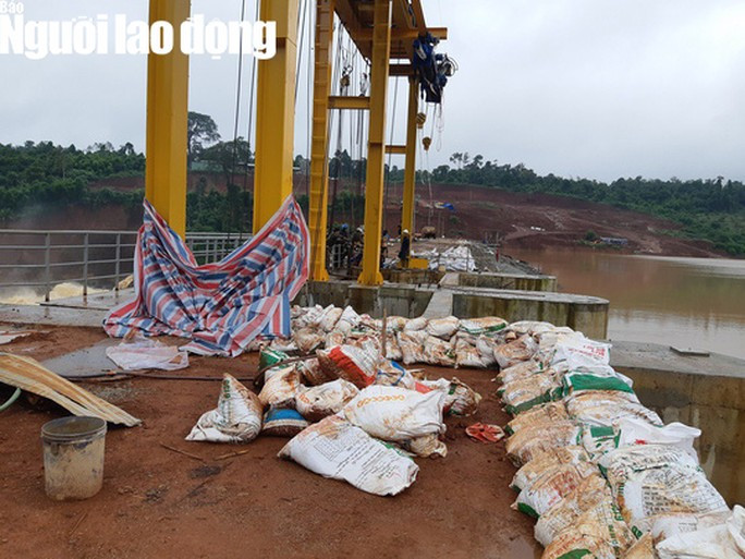 Cận cảnh giải cứu bom nước thủy điện Đắk Kar - Ảnh 6.