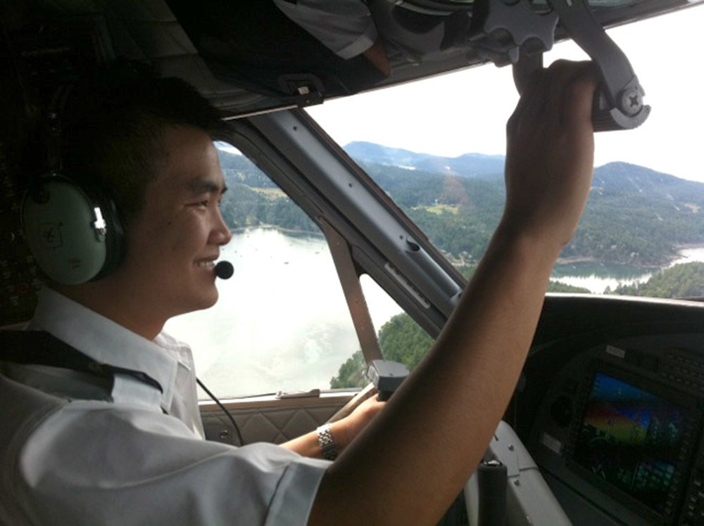 Chàng phi công đầu tiên lái thủy phi cơ qua 5 quốc gia về Việt Nam