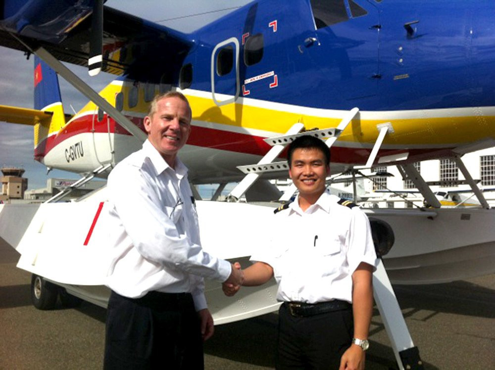 Chàng phi công đầu tiên lái thủy phi cơ qua 5 quốc gia về Việt Nam