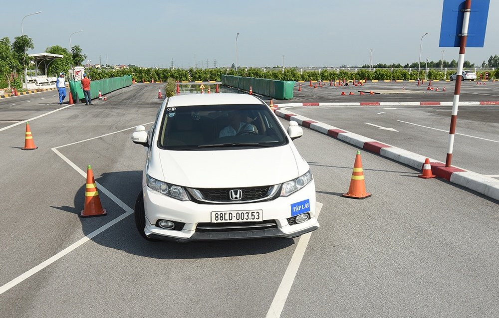 muc-hoc-phi-tai-trung-tam-dtshlx-honda-khoang-20-trieu-dong-1568728385-width1000height638