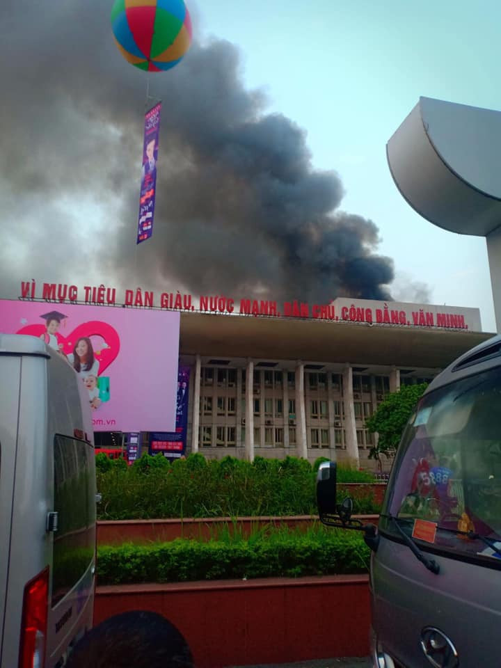 Can canh vu chay hoi truong Cung van hoa huu nghi Viet - Xo hinh anh 2