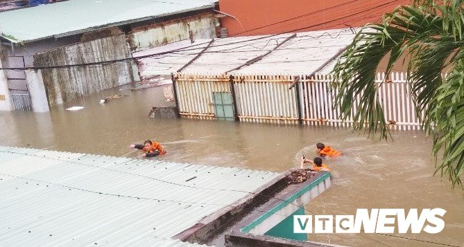 da-Nang-Cuu-4-co-gai--mac-ket-trong-ngoi-nha-bi-chim-sau-trong-nuoc-cuu4-1544332549-width669height477