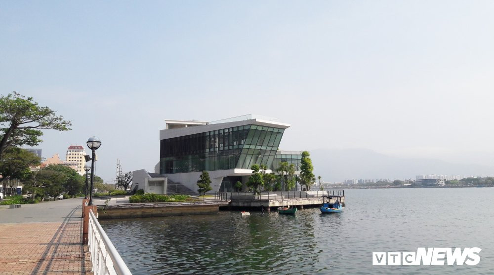 Anh-nha-hang-du-thuyen