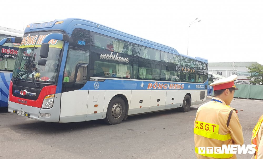 Anh-xe-khach-dong-hung