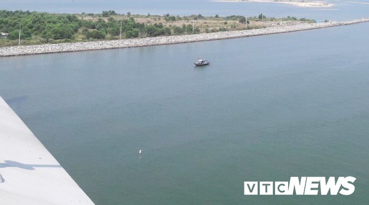 Anh-cha-nem-xac-con 2