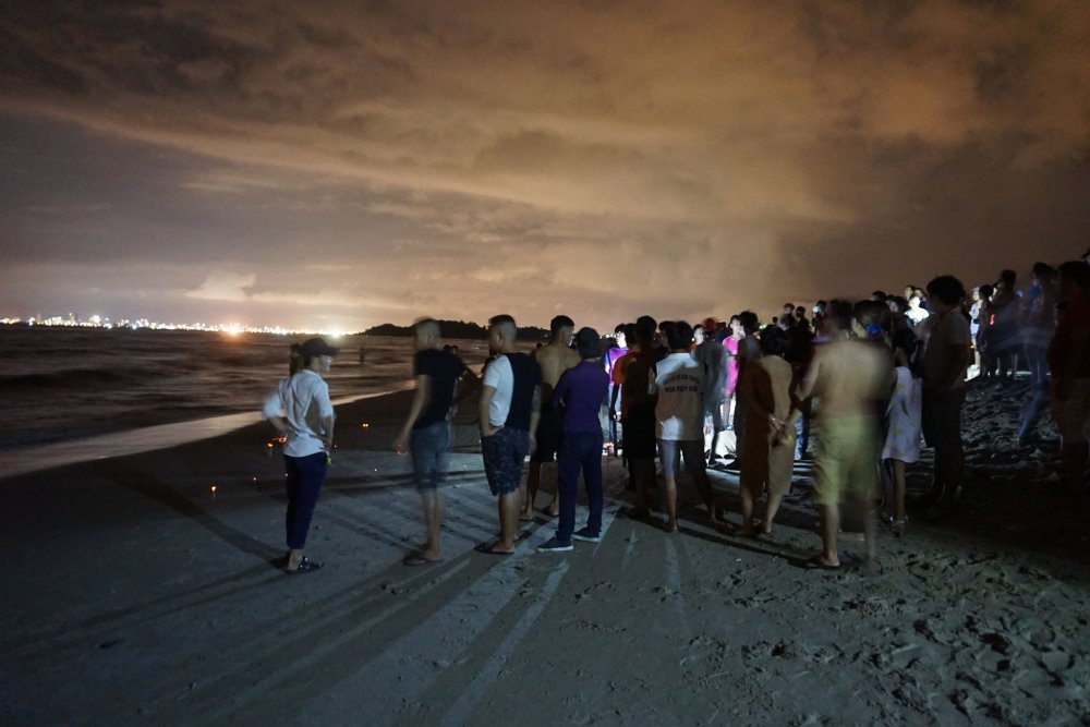 Anh-sinh-vien-tam-bien